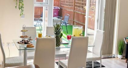 Riverfront Retreat in Reading With Parking