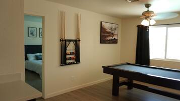 2 Schlafzimmer, Bügeleisen/Bügelbrett, WLAN, Bettwäsche