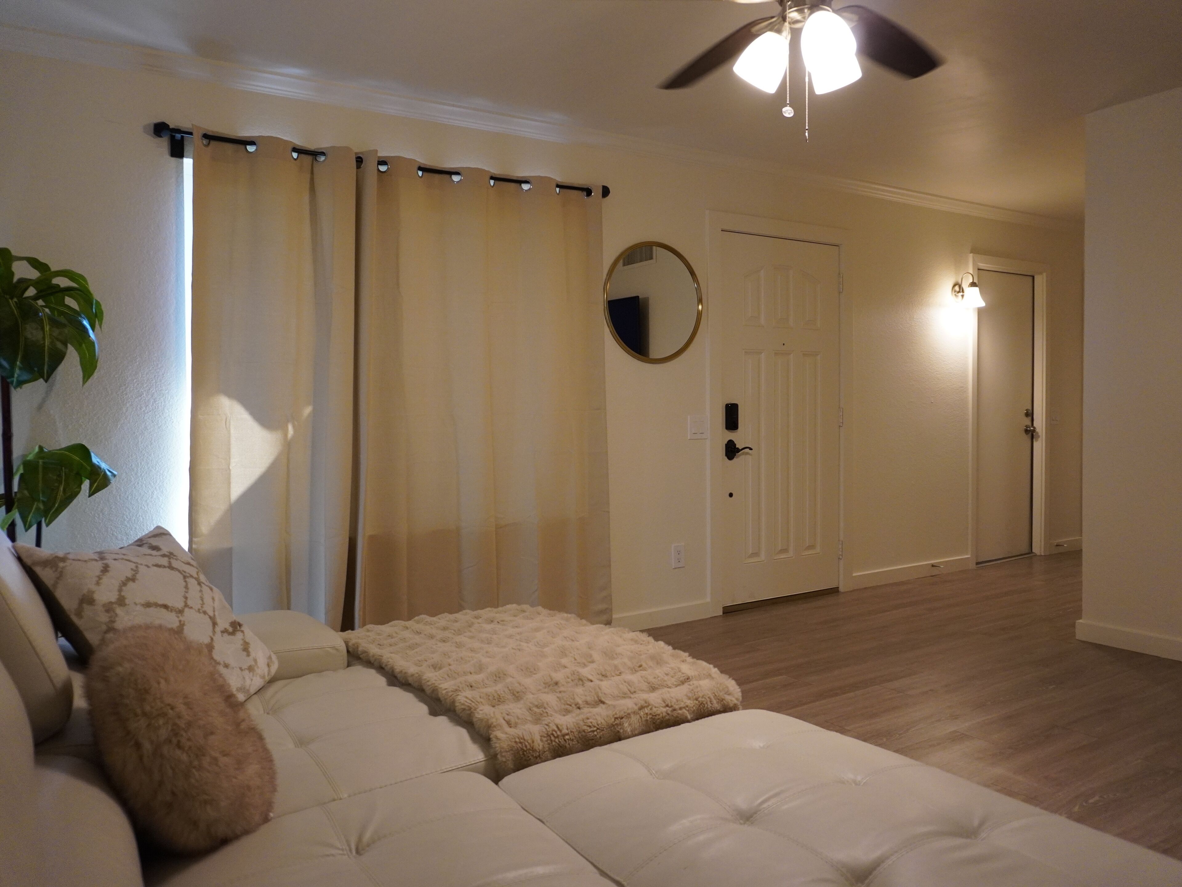 2 habitaciones, tabla de planchar con plancha, wifi y ropa de cama 