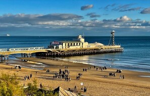 A pier extending into the sea with a building labeled 'KEYWEST' at its end. - Luxury Family Home Central Bournemouth Sleeps 6 (Bournemouth)