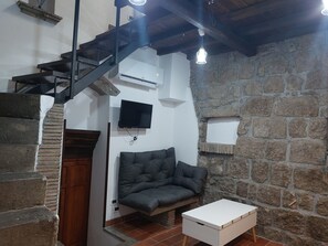 Interior - Medieval style house in the historic center (Viterbo)