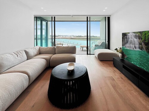 Nautilus View - Luxury Marina Getaway