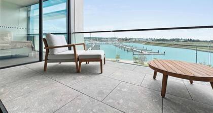 Nautilus View - Luxury Marina Getaway