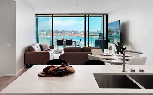 Marina Vista - Waterfront Apartment
