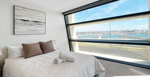 3 slaapkamers, een strijkplank/strijkijzer, wifi, beddengoed