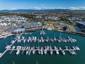 Marina - Marina Vista - Waterfront Apartment (Shell Cove)