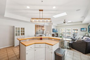 Interior - XPLORIE ACTIVITIES & LINENS INCLUDED* 3BR oceanblock condo on 140th Street close to the beach, restaurants, dining & more! (Ocean City)