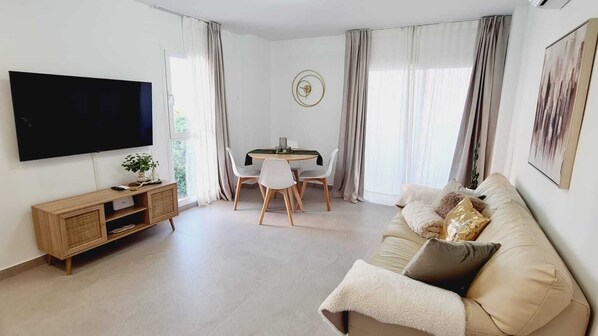 Smart TV - Jupiter Elegance apartment (Benalmádena)