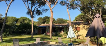 Villa in private residence, 8-minute walk to sea, 5-minute walk to shops.