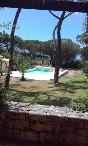 Villa in private residence, 8-minute walk to sea, 5-minute walk to shops.