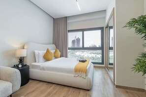 Desk, iron/ironing board, WiFi, bed sheets - StayShort - Exceptional Studio in Rokane G25 Good for 2 (Dubai)