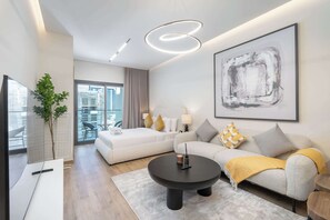 TV - StayShort - Classic Flat in JVC that Sleeps 2 (Dubai)