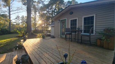 Waterfront Oasis on Albemarle Sound, Pier, Decks, Amazing Views. Sleeps 6