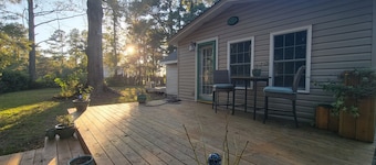 Waterfront Oasis on Albemarle Sound, Pier, Decks, Amazing Views. Sleeps 6