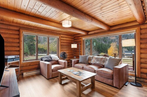 Sapphire Ridge Cabin