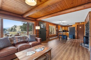 TV connectée, médiathèque, chaîne hi-fi