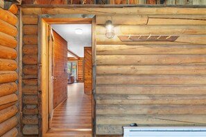 Interior - Sapphire Ridge Cabin (Hamilton)