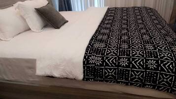 Safe på rommet, skrivebord, skrivebord for bærbar PC og lydisolert