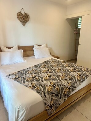 3 chambres, fer et planche à repasser, Wi-Fi, draps fournis