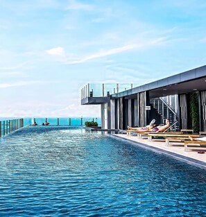 2 outdoor pools