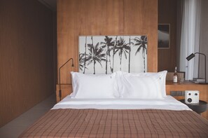 Suite estudio de lujo, balcón, vista al océano | Ropa de cama de alta calidad, camas con efecto memoria y minibar 