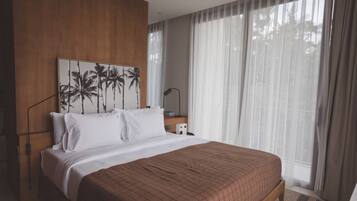 Suite estudio de lujo, balcón, vista al océano | Ropa de cama de alta calidad, camas con efecto memoria y minibar