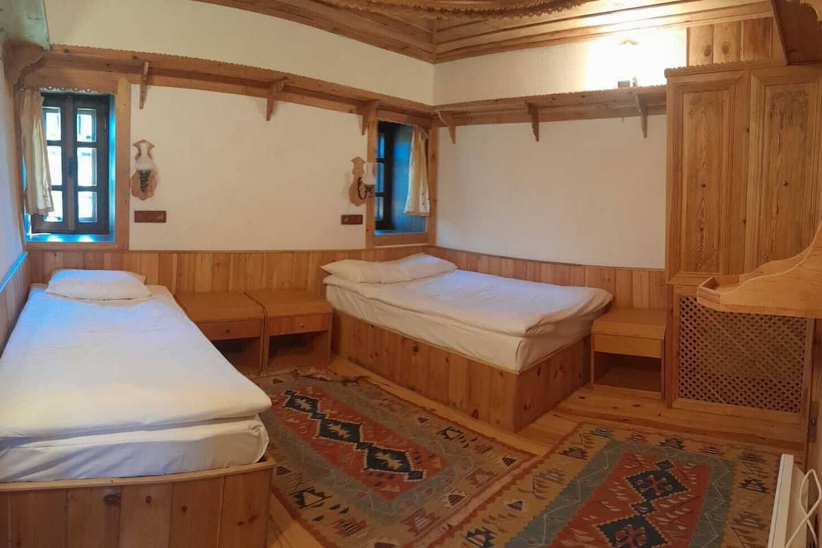 Standard-Dreibettzimmer, Mehrere Betten