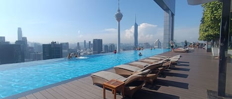 Infinity pool