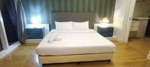 Deluxe Apartment, City View