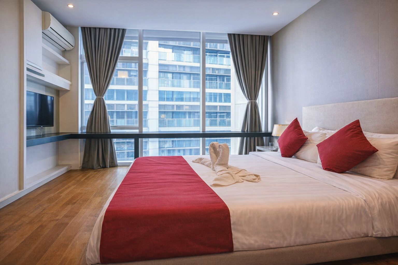 Leilighet – basic, byutsikt | Safe på rommet, skrivebord, skrivebord for bærbar PC og lydisolert