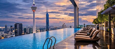 สระว่ายน้ำบนดาดฟ้า