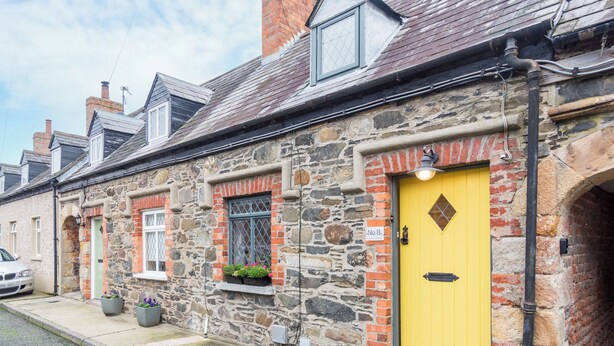 Exterior detail - Cosy historic cottage in Hillsborough, near Belfast, Dublin & local attractions (Royal Hillsborough)