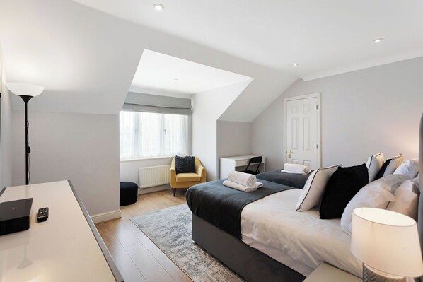 2 bedrooms, desk, iron/ironing board, free WiFi