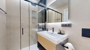 Shower, towels