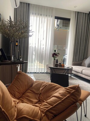 65-inch Smart TV with digital channels - LA Nest  (Ho Chi Minh City)