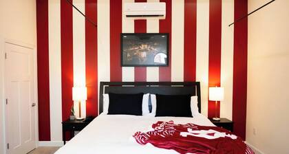 Hoosier Suite Modern Studio Downtown on the Square