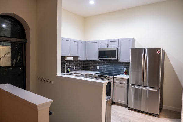 Køleskab, mikrobølgeovn, ovn, kogeplade