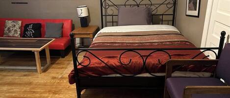 1 chambre, coffres-forts dans les chambres, fer et planche à repasser