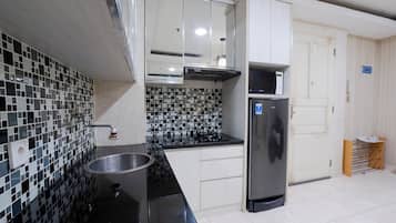 Deluxe Apartment, 1 Bedroom, Balcony, City View | Private kitchen