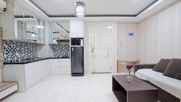 Deluxe Apartment, 1 Bedroom, Balcony, City View | Living room