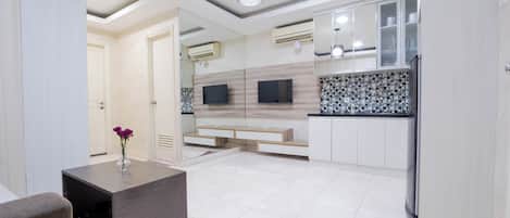Deluxe Apartment, 1 Bedroom, Balcony, City View | Living room