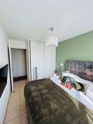 2 slaapkamers, een strijkplank/strijkijzer, wifi, beddengoed