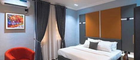 Comfort Room, Balcony, City View