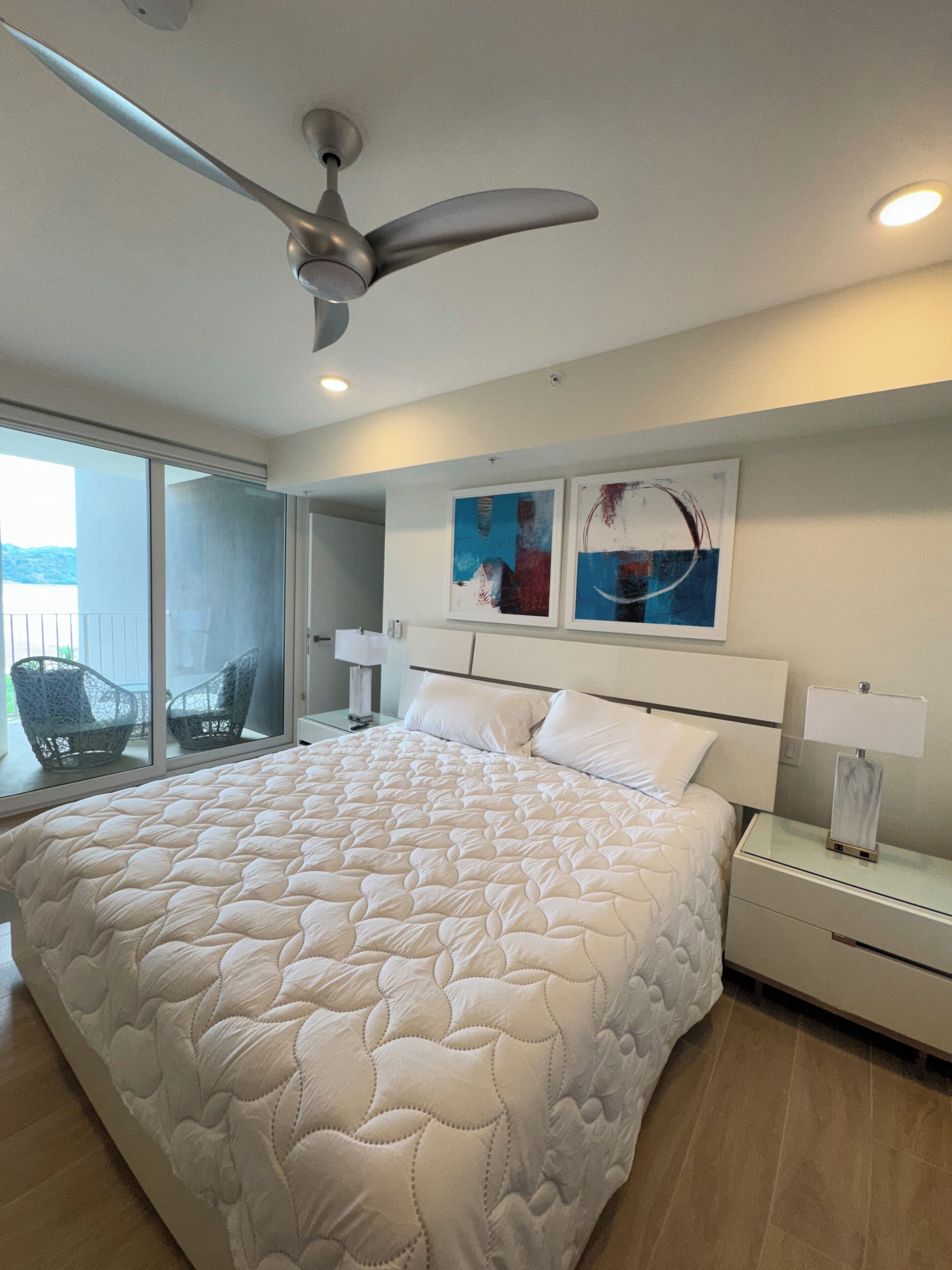 3 bedrooms, iron/ironing board, WiFi (free), bed sheets