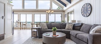 Charming 4-bedroom beachfront chalet on Sand Point in Caseville Twp