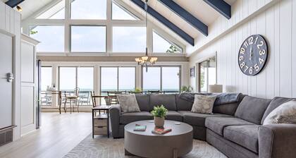 Charming 4-bedroom beachfront chalet on Sand Point in Caseville Twp