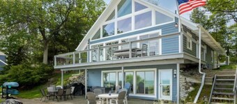 Charming 4-bedroom beachfront chalet on Sand Point in Caseville Twp