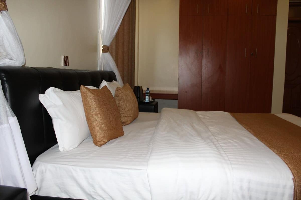 Deluxe Double Room, Balcony | 2 bedrooms, desk, laptop workspace, soundproofing