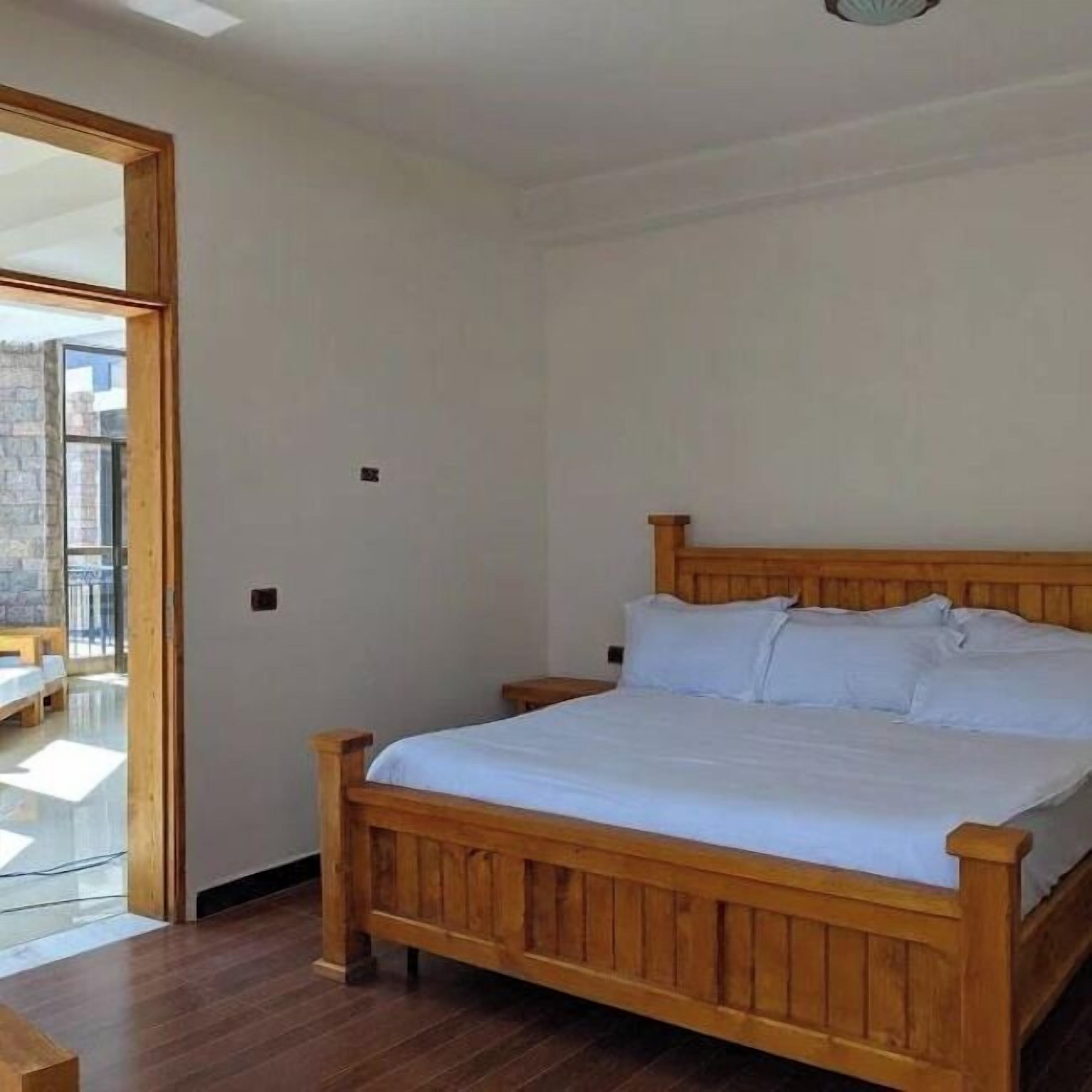 Desk, laptop workspace, free WiFi