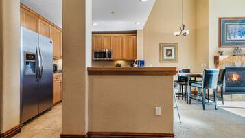 Refrigerador, microondas, horno y lavavajillas